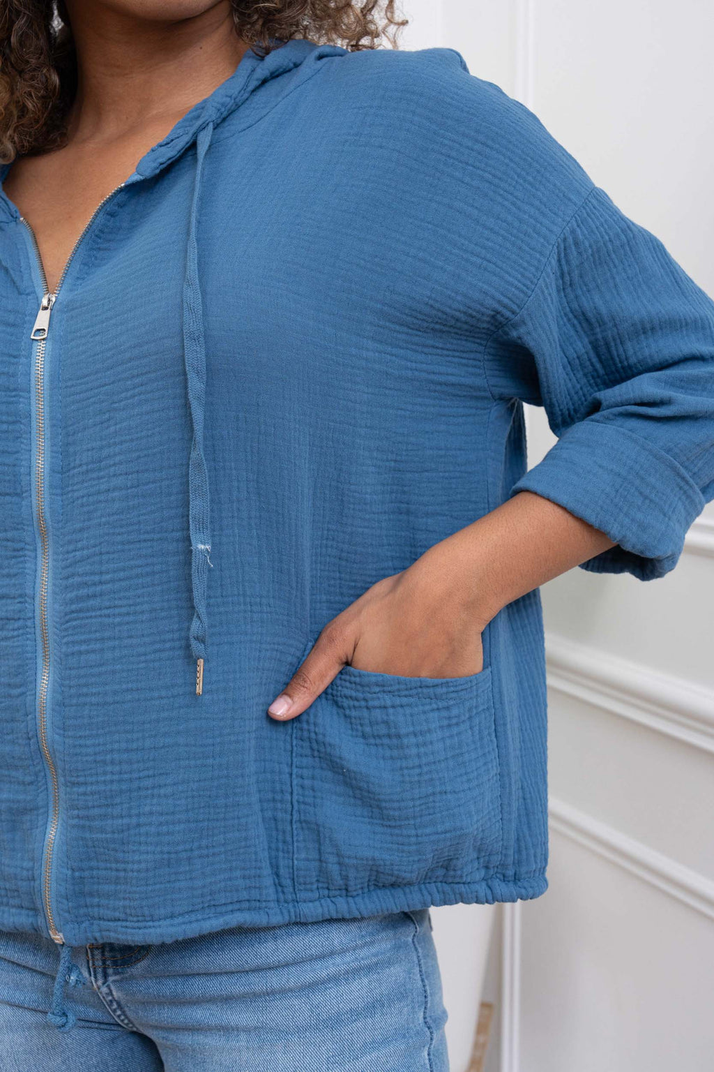 Veste en gaze de coton à capuche