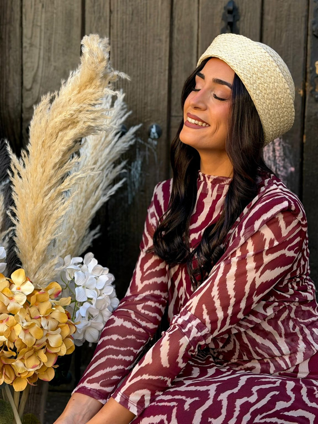 Robe longue femme imprimé zèbre bordeaux – détail du motif et des manches