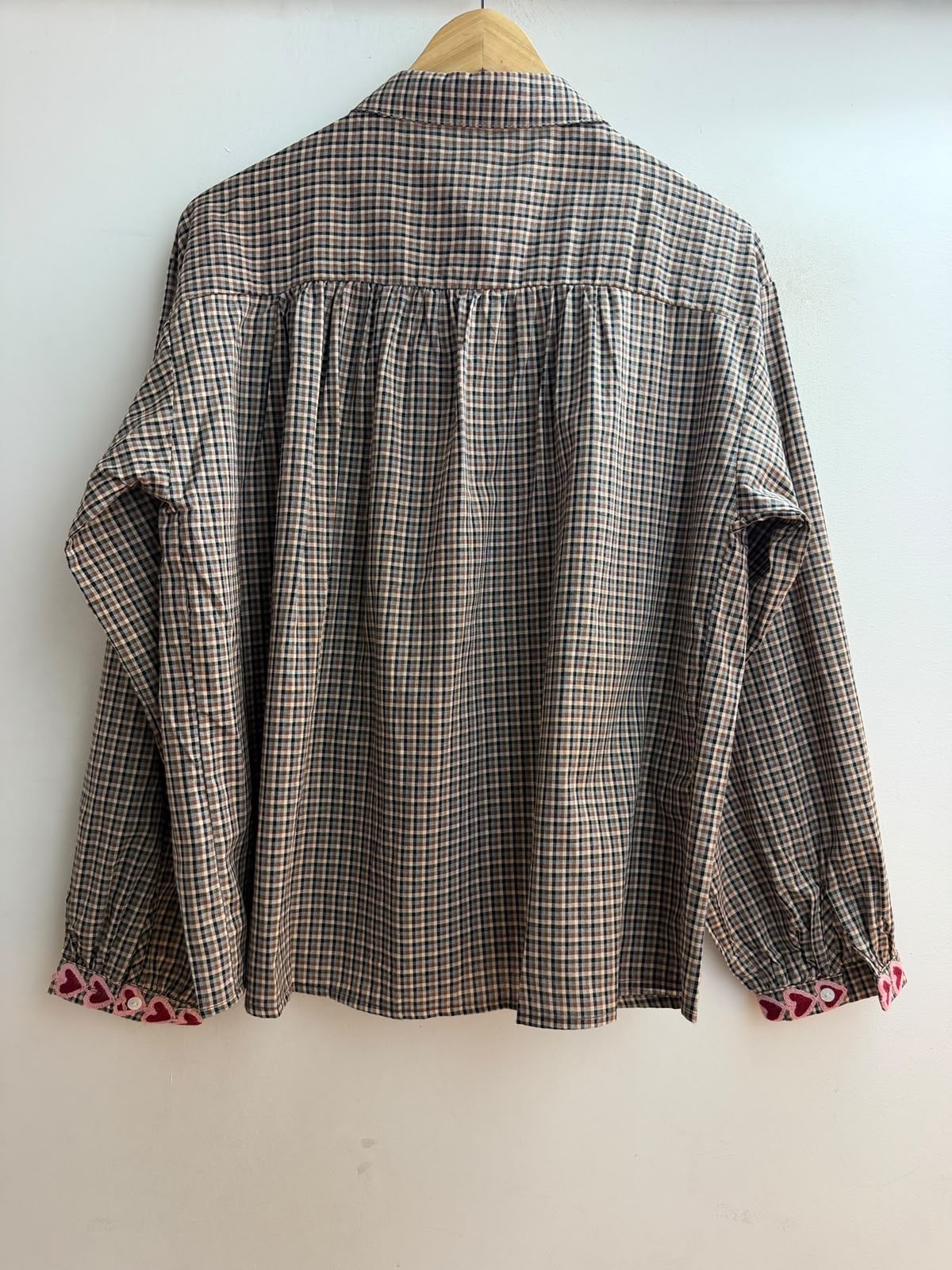 Chemise femme à carreaux marron et beige – vue de dos