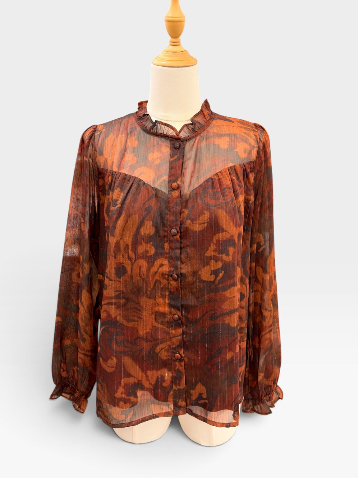 Chemise femme imprimée marron et orange à boutons et volants