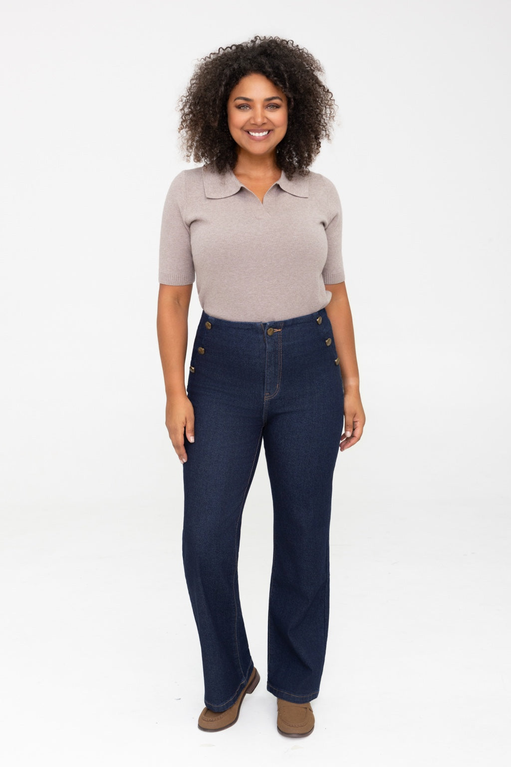 Jean femme bleu foncé grande taille porté – vue de face