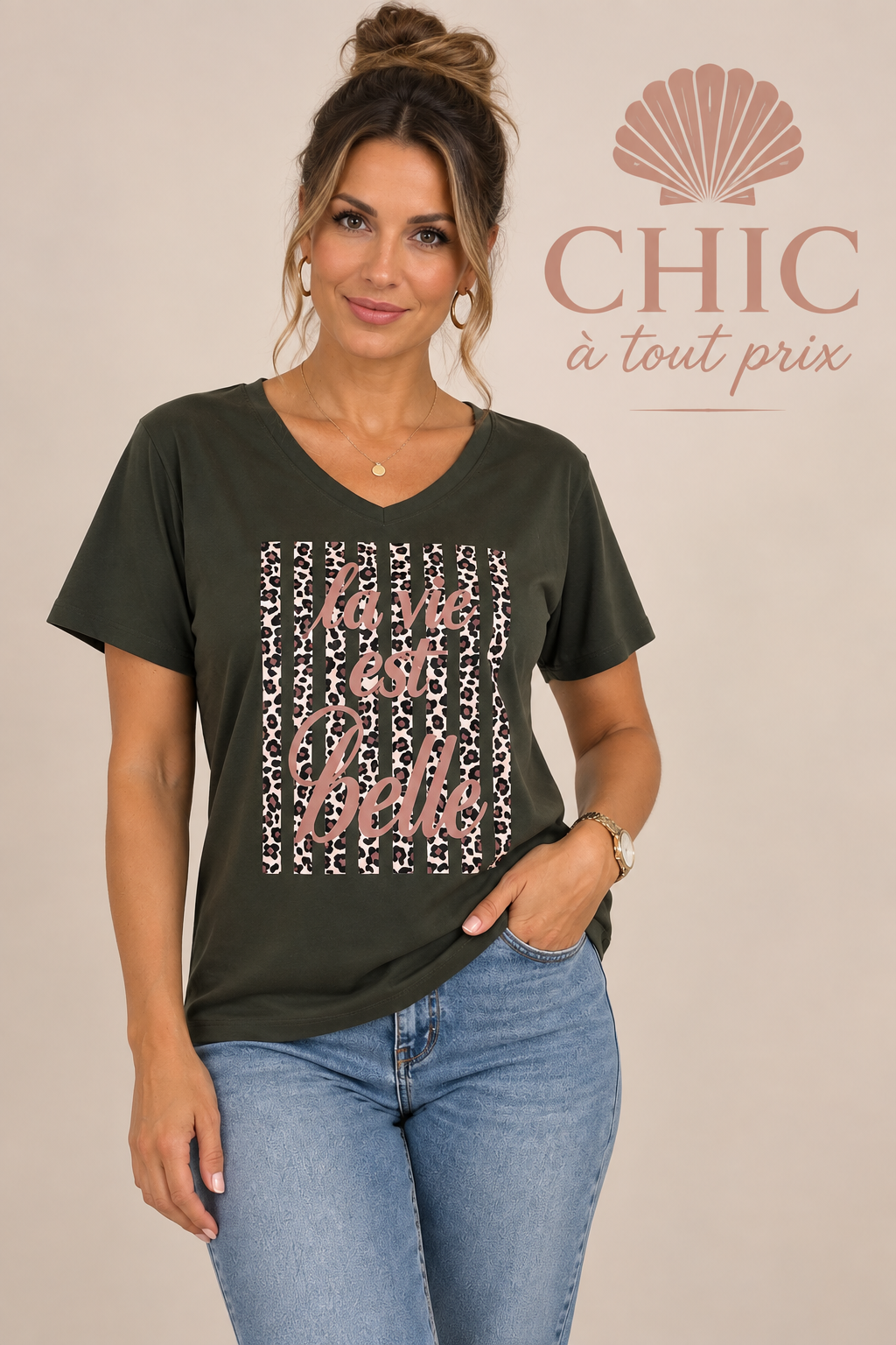 T-shirt vert kaki femme col V avec imprimé léopard et message La vie est belle